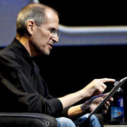 苹果CEO史蒂夫·乔布斯与iPad