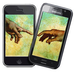 从米开朗基罗的《造物》中取出的手放在两部手机上