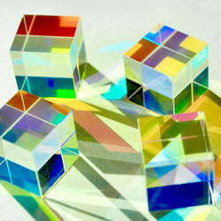 彩色晶体立方体，插图