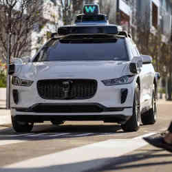 Waymos Autonomous Jaguar i-Pace电动SUV。