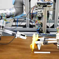 banana-peeling机器人。