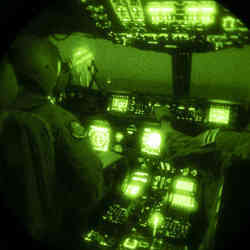 夜视的一个例子用于C-17飞机。