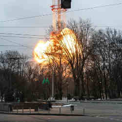 一枚导弹击中了基辅的一座电视塔。