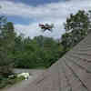 抗碰撞四轴飞行器降落在60度倾斜的屋顶上