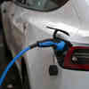 太多电动汽车夜间充电可能会使电网过载